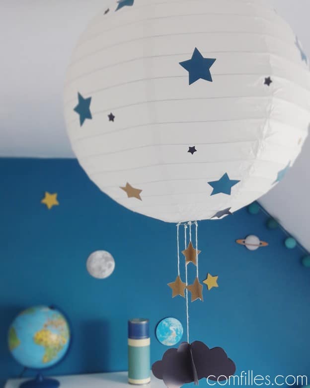 déco chambre bébé - luminaire montgolfière