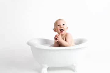 donner le bain à bébé